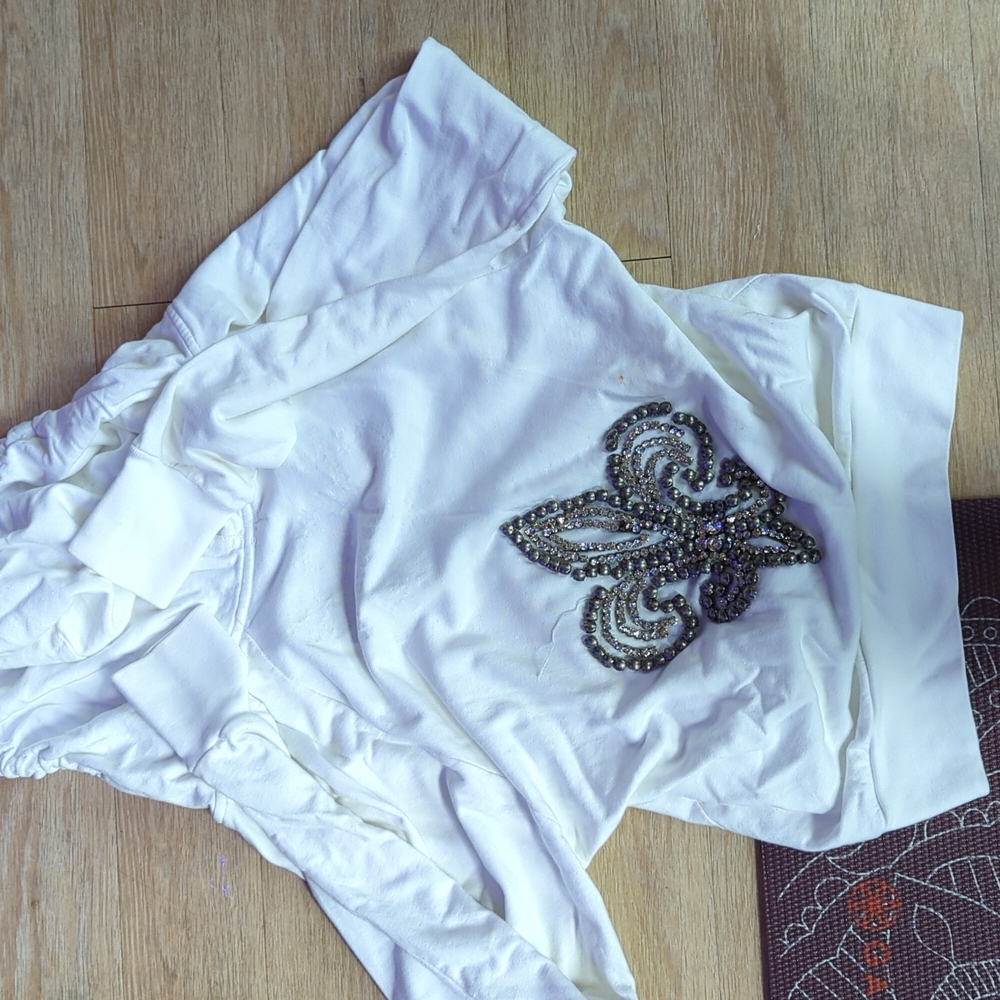 Twisted heart sweatshirt with Swarovski crystals